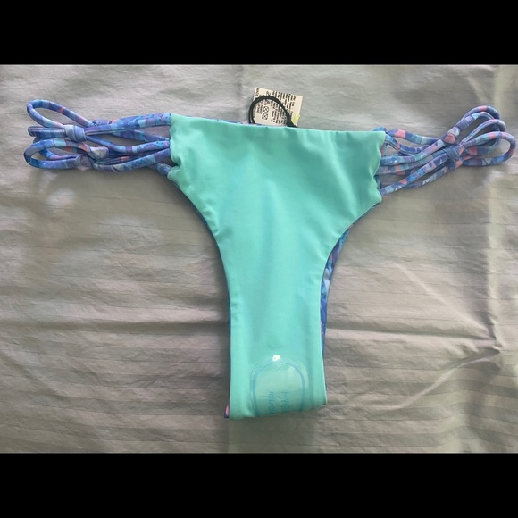 Atlantis Knotted Bottom Moana Bikini - Picture 2 of 2